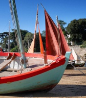 PORNIC : chouage de vieux bateaux  - auteur : Alain Barr