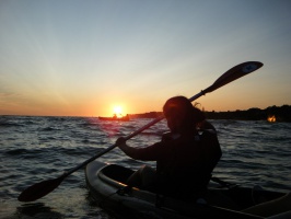 Balade en kayak de mer au coucher du soleil - auteur : Florent Kayak Nomade