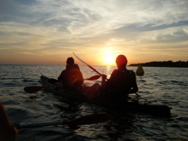 Balade en kayak de mer au coucher du soleil - auteur : Florent Kayak Nomade