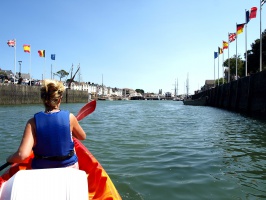 Balade dans le port de Pornic en kayak Sit on Top - auteur : Poissonneries Bacconnais