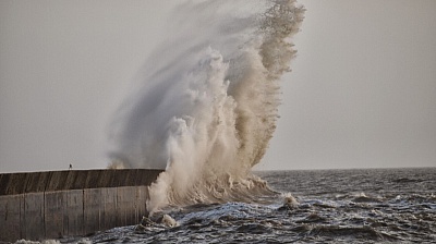 Pornic - 04/01/2014 - Photos : deux jours après la tempête, la mer est toujours agitée