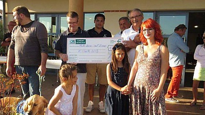 Pornic - 20/08/2014 - Le golf donne 1 200  pour Guine, le chien d`une jeune autiste 