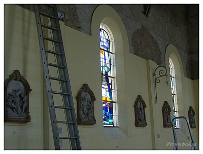 Pornic - 15/05/2015 - Pornic : les nouveaux vitraux de la Chapelle de Gourmalon