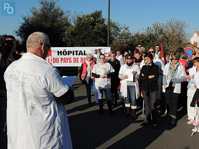 Pornic - 01/10/2015 - La CGT manifeste contre la suppression de postes à l`hôpital 
