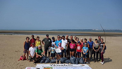 Pornic - 21/08/2018 - 36 kg de déchets ramassés sur une plage de Saint-Brevin